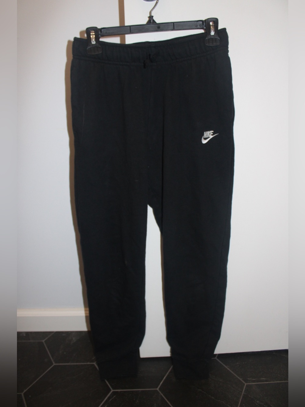 Nike Women's Sportswear Club Fleece Cuffed Joggers – Black Sweatpants Size Small